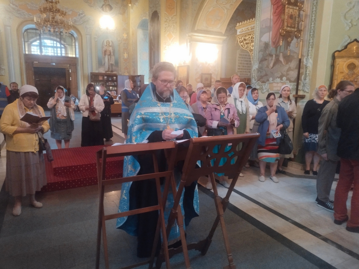 Прихожане храма помолились перед чудотворной Казанской иконой Божией Матери