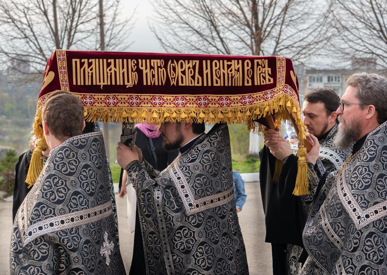 Утреня с чином погребения Спасителя