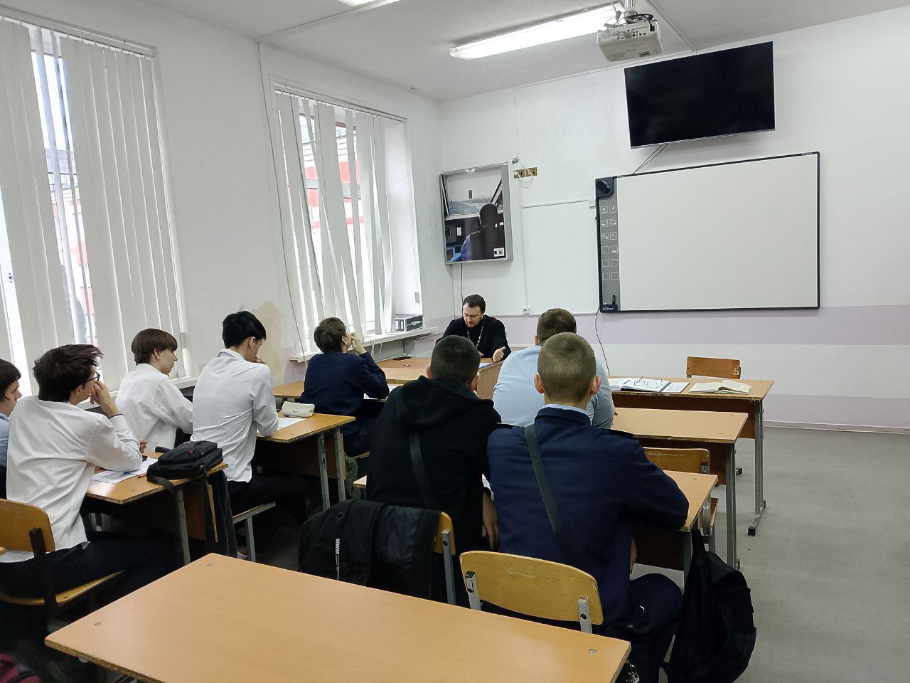 Иерей Дионисий Степанов провёл встречу со студентами