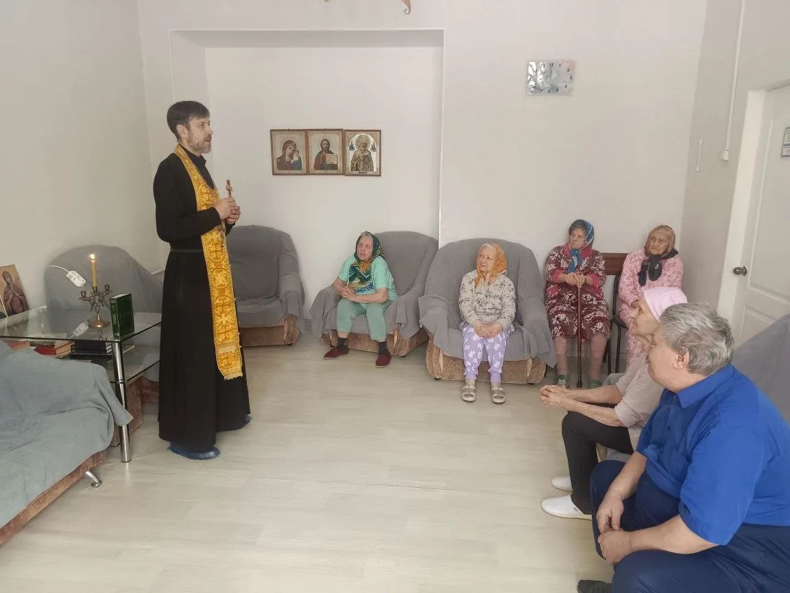 Клирик храма совершил молебен для подопечных социально-реабилитационного центра