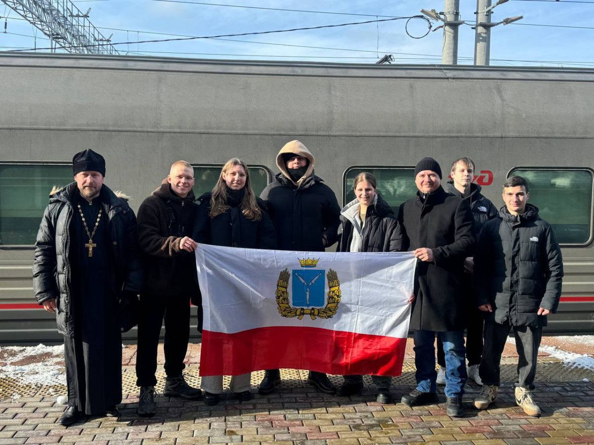 Иерей Кирилл Севастьянов проводил епархиальную команду по самбо на соревнования