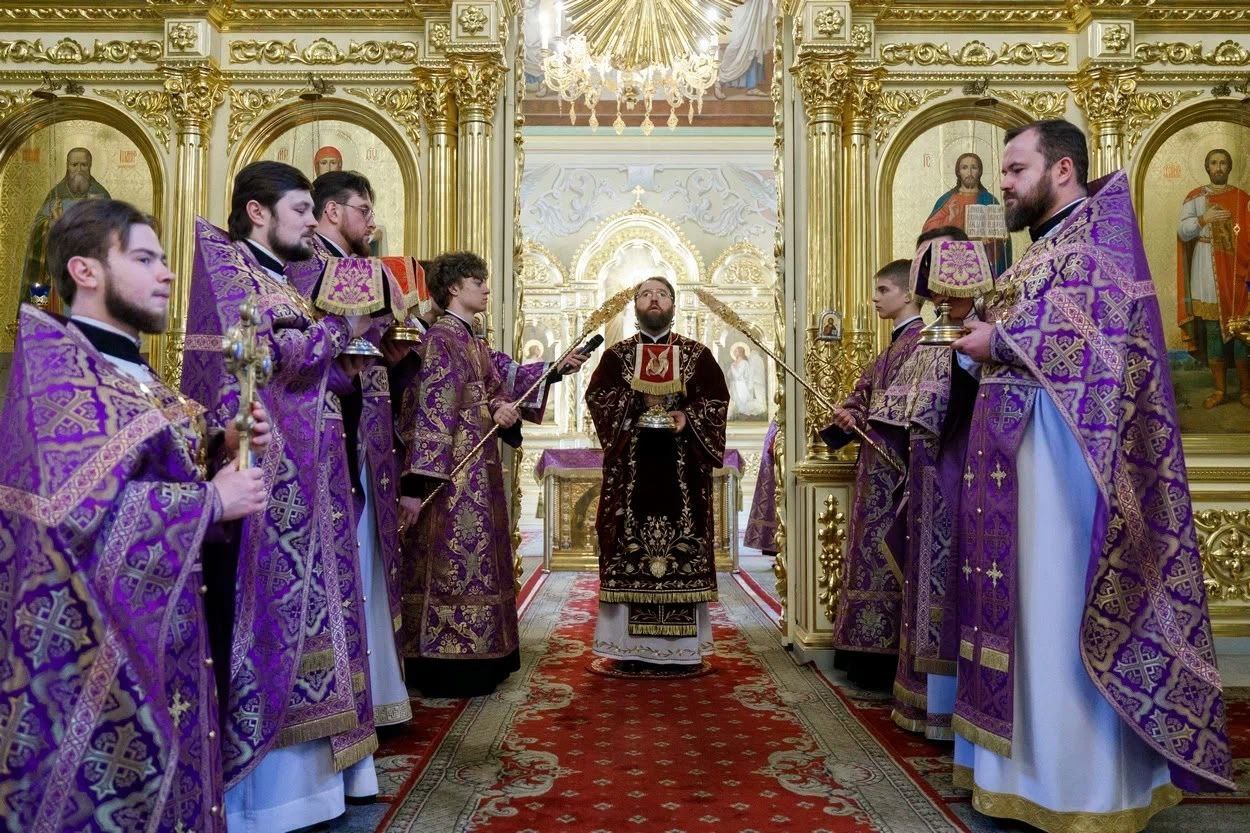 Настоятель храма принял участие в Архиерейском Богослужении в Покровском соборе г. Саратова