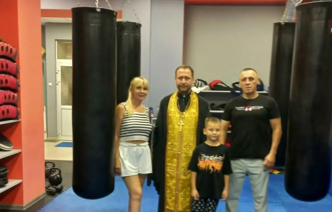 Иерей Кирилл Севастьянов освятил спортивный клуб